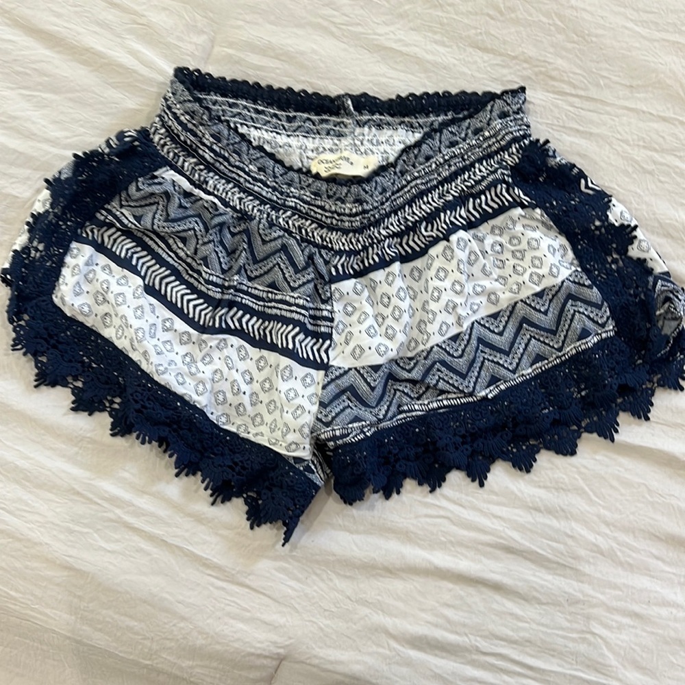 Ocean drive size medium shorts. Multiple pattern and never worn
